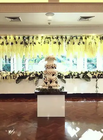 Gloss cake table 5