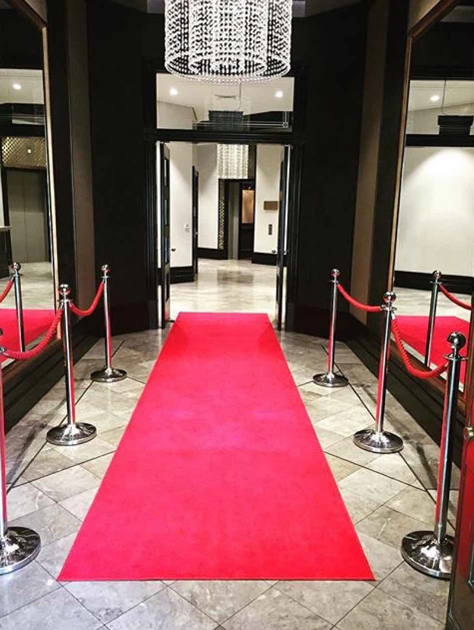 A 3m red carpet leading into a building.