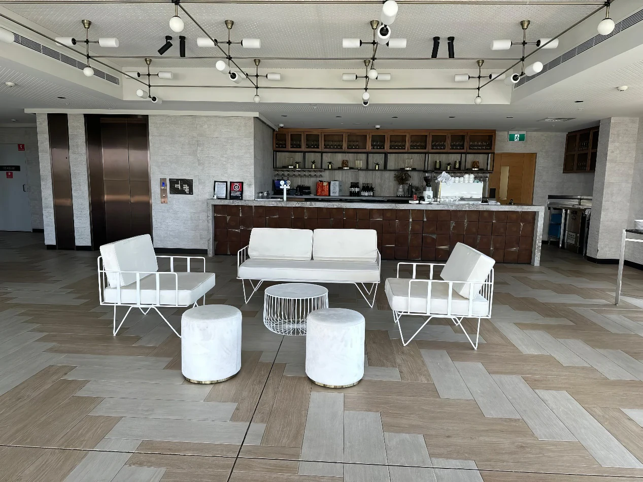 White wire sofa lounge and lounge chairs.