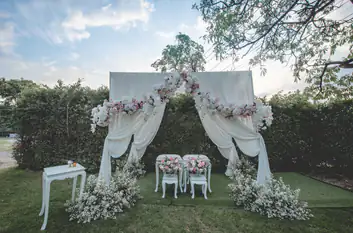 Why you should have a bridal arch on your wedding day