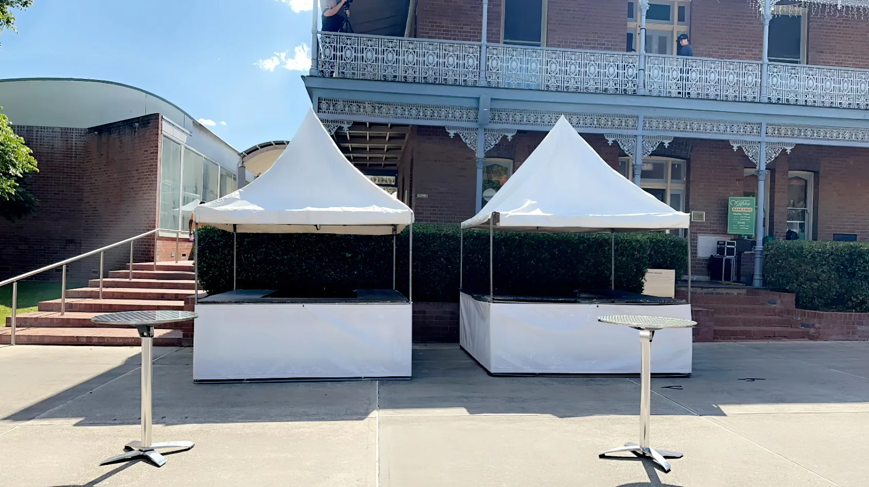 Two fete stalls in front of a building.